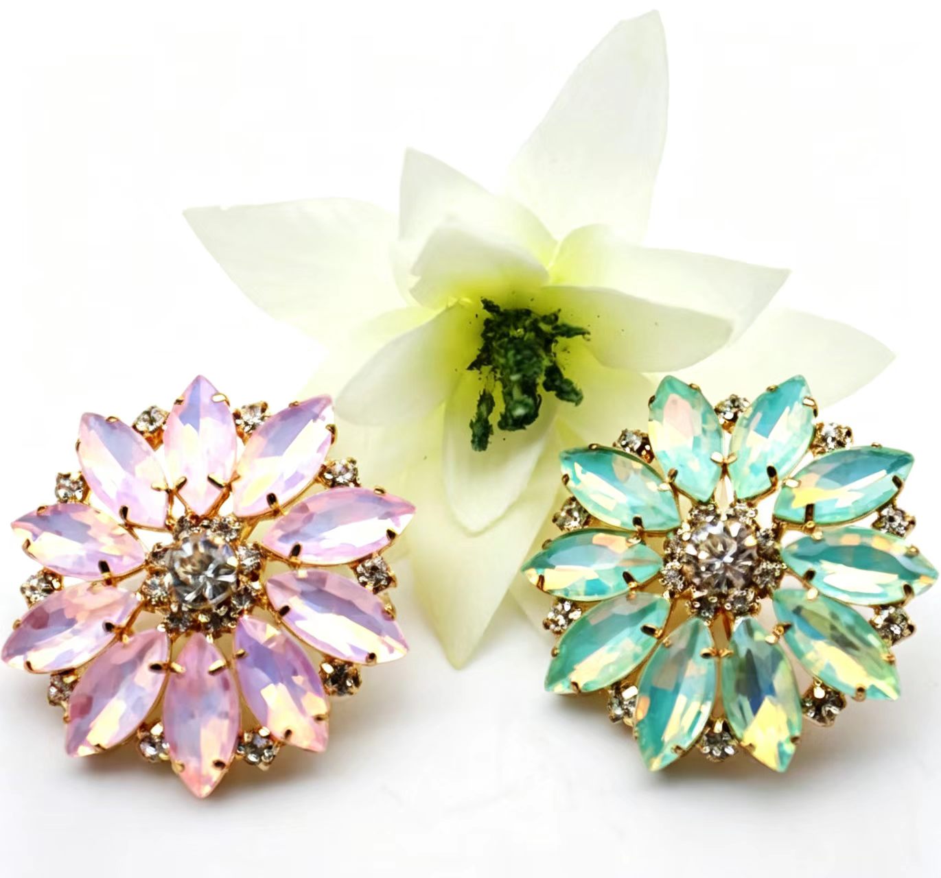 กระดุมเรซิ่นคริสตัลรูปดอกไม้หล - Sew On Rhinestone บทวิจารณ์และราคา