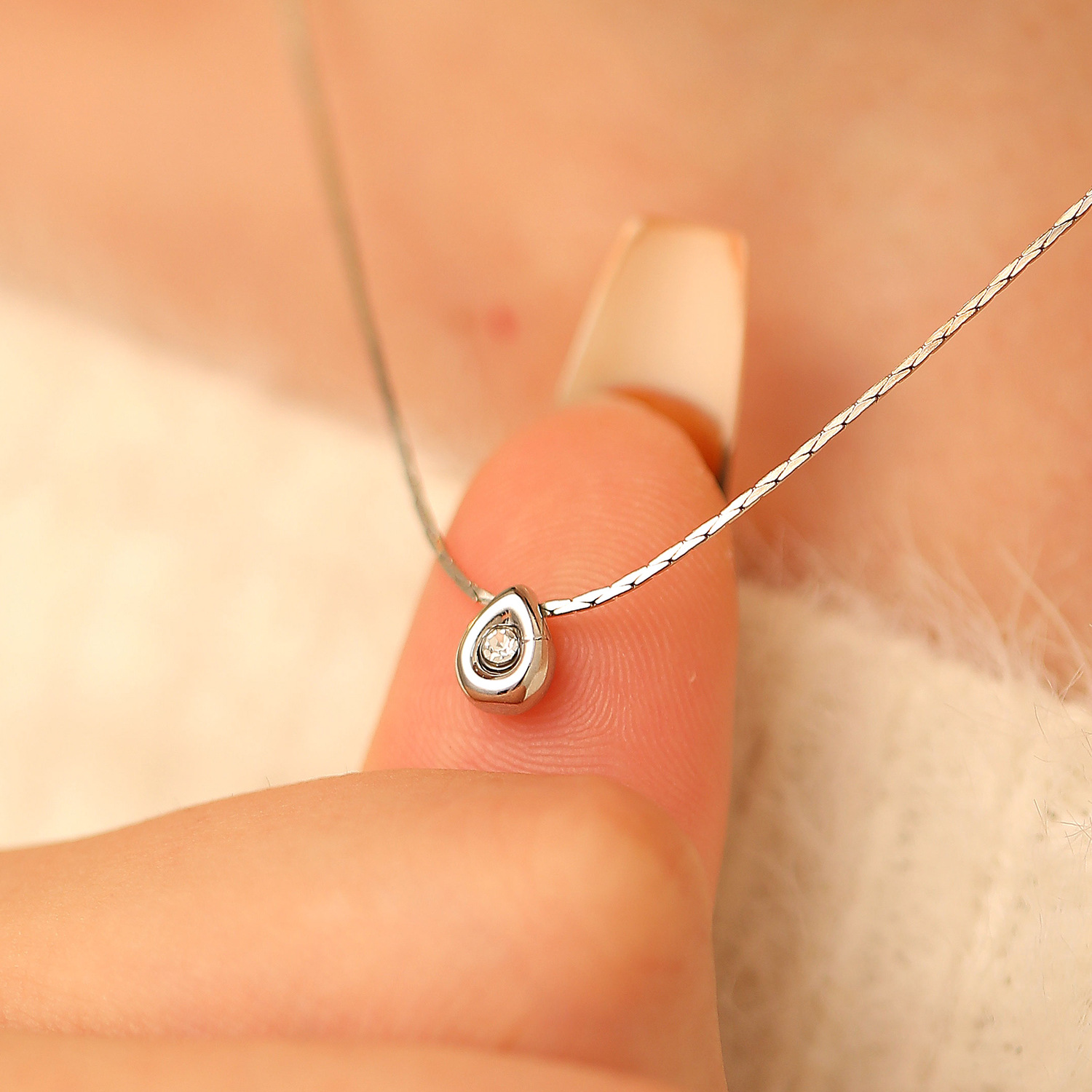 สร้อยคอไข่มุกทรงหยดน้ำแฟชั่นเร - Pearl Trim Chain บทวิจารณ์และราคา